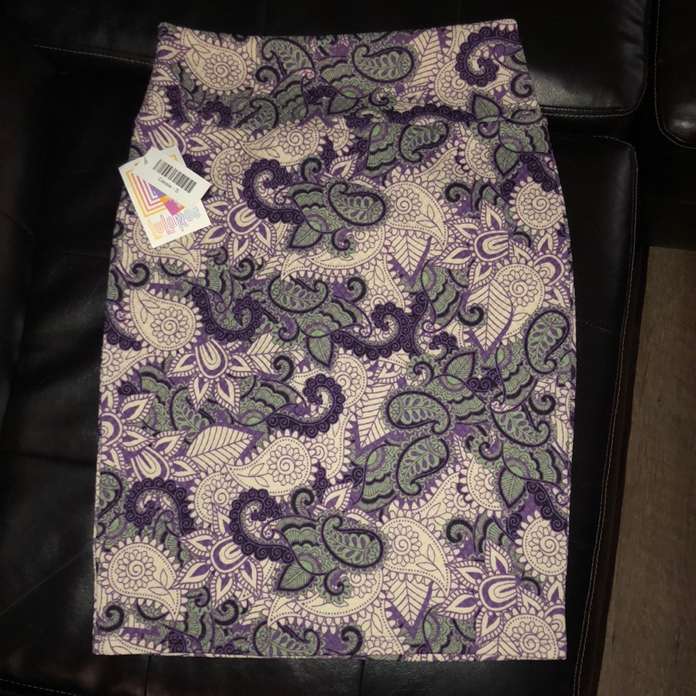 NWT Lularoe Cassie Size Small